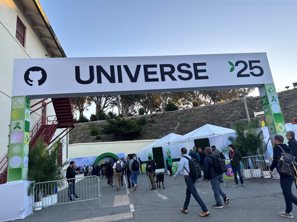 GitHub Universe 2025 速報：AI開発の新時代「Agent HQ」発表_Day1