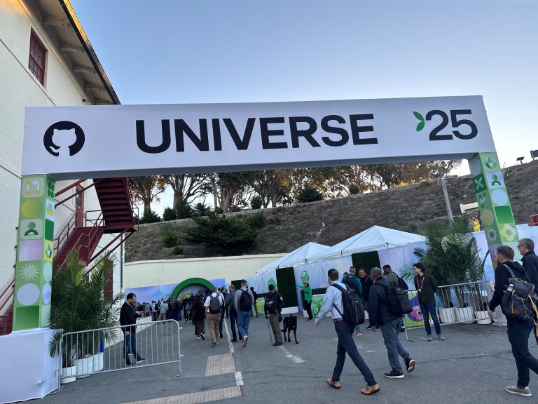 GitHub Universe 2025 速報：AI開発の新時代「Agent HQ」発表_Day1